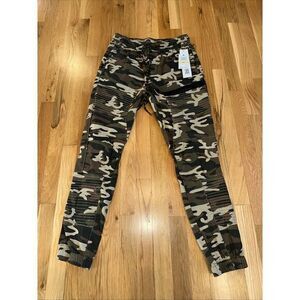 Ring of Fire  Cotton Camo Joggers Size Medium. 26 X 28.  NWT!‎